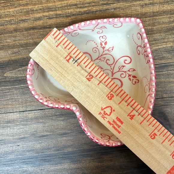 Temp-tations Set of 2, 4 Ounce Dishes. Floral Lace Design. Red/White. 4.5"x5" - Picture 7 of 9